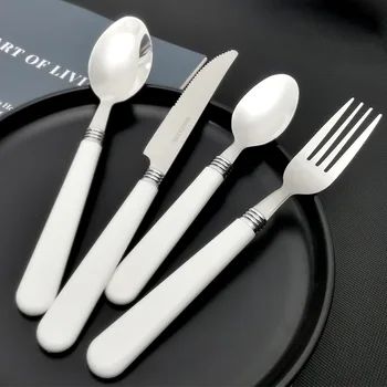 스테인리스 숟가락 양식 포크 칼 식탁을 설정 백색 플라스틱 손잡이를 처리 가정용 스테인리스 스틸 식기